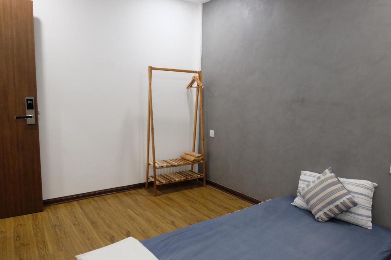 La Sen_Thu An_Phong Don Co Cua So Nhin Ra Ban Cong Appartement Thon An Hoa Buitenkant foto